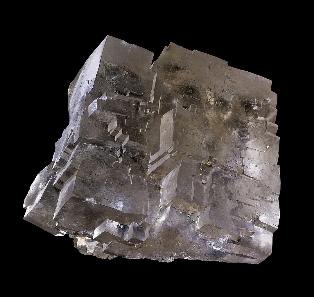 krystalický minerál (halit)